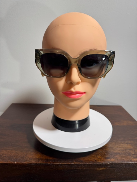 Quay Australia Accessories - Quay Australia Olive Translucent Frame Sunglasses with Black Gradient Lenses